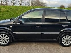 Metallic black Used 2011 Ford Fusion Titanium Hatchback | £2,195 (Good price)