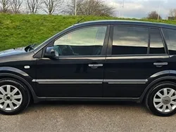 Metallic black Used 2011 Ford Fusion Titanium Hatchback | £2,195 (Fair price)