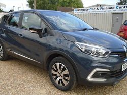 Blue/black Used 2019 Renault Captur Play SUV | £7,995 (Fair price)