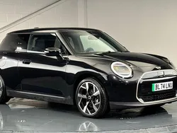 Black Used 2024 Mini Cooper SE Hatch Hatchback | £32,000