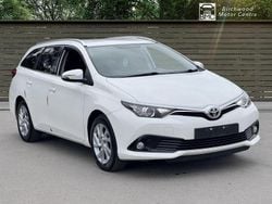 White Used 2015 Toyota Auris Business Edition Estate | £7,295 (Fair price)