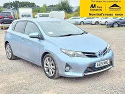 Blue Used 2015 Toyota Auris Hybrid Hatchback | £8,988 (Fair price)