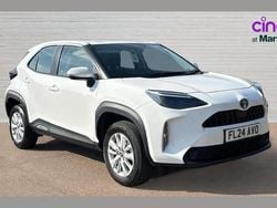 White Used 2024 Toyota Yaris Cross SUV | £21,060 (Good price)