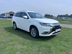 White Used 2018 Mitsubishi Outlander P-HEV Estate | £9,495 (Super price)