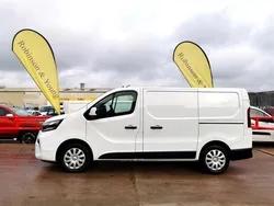 White Used 2022 Nissan Primastar Acenta MPV | £17,994 (A bit pricey)