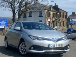 Silver Used 2017 Toyota Auris Hybrid Business Edition Hatchback | £8,289 (Fair price)