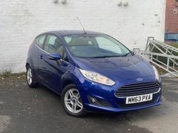 Blue Used 2014 Ford Fiesta Zetec Hatchback | £4,150 (Good price)