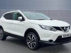 White Used 2016 Nissan Qashqai Tekna SUV | £9,325 (Fair price)