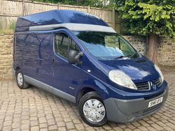 Blue Used 2011 Renault Trafic Van | £5,490 (Fair price)