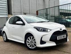 White Used 2022 Toyota Yaris Hybrid Hatchback | £12,700 (Good price)