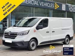 White New 2025 Renault Trafic SE MPV | £20,990 (Fair price)