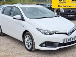 White Used 2016 Toyota Auris Hybrid Business Edition Hatchback | £10,488 (Fair price)