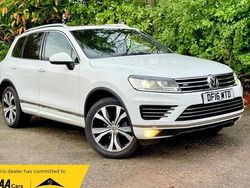 White Used 2016 VW Touareg R-line SUV | £12,495 (Fair price)