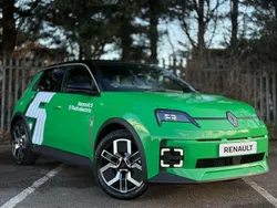 Twotone metallic pop green with black roof + red roof line Used 2025 Renault R5 Komfort Hatchback | £24,850 (Fair price)