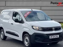 White New 2024 Vauxhall Combo S MPV | £15,295 (Good price)