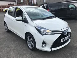 White Used 2015 Toyota Yaris Hybrid Hatchback | £6,995 (Good price)