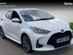 White Used 2022 Toyota Yaris Hybrid Hatchback | £17,927 (Fair price)