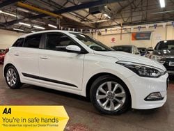 White Used 2015 Hyundai i20 Premium Hatchback | £6,989 (Good price)