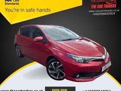 Red Used 2016 Toyota Auris Hybrid Design Hatchback | £9,488 (Fair price)
