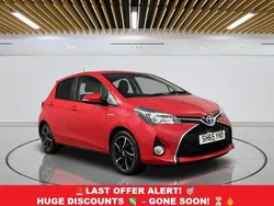 Red Used 2015 Toyota Yaris Hybrid Design Hatchback | £10,149 (Fair price)