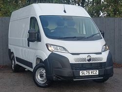 Solid icy white New 2025 Citroën Relay Van | £23,998 (Fair price)