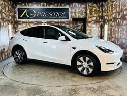 White Used 2022 Tesla Model Y Long Range AWD SUV | £23,495 (Fair price)