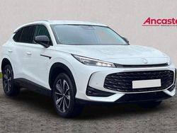 White New 2025 MG HS SE SUV | £25,995 (Fair price)