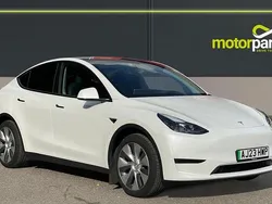 White Used 2023 Tesla Model Y SUV | £24,600 (Fair price)