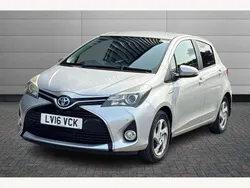 Silver Used 2016 Toyota Yaris Hybrid Hatchback | £10,391 (Fair price)