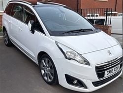 White Used 2016 Peugeot 5008 Allure MPV | £8,363 (Fair price)