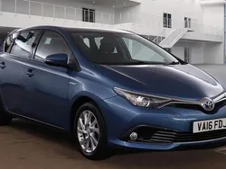 Blue Used 2016 Toyota Auris Hybrid Hatchback | £8,955 (Fair price)