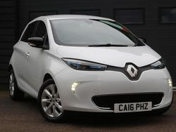 White Used 2016 Renault Zoe Dynamique Hatchback | £5,495 (Fair price)