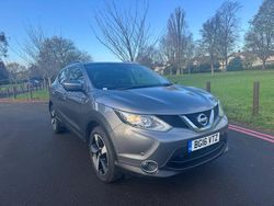 Grey Used 2016 Nissan Qashqai N-Connecta SUV | £6,495 (Good price)