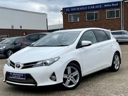 White Used 2014 Toyota Auris Multidrive S Hatchback | £9,995 (Fair price)