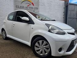 White Used 2014 Toyota Aygo Hatchback | £4,422 (Good price)