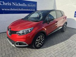 Red/black Used 2017 Renault Captur Signature SUV | £10,995 (A bit pricey)