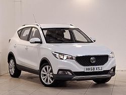 White Used 2018 MG ZS Excite Sedan | £10,498 (Fair price)