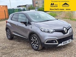 Grey Used 2016 Renault Captur Signature SUV | £8,988 (Fair price)
