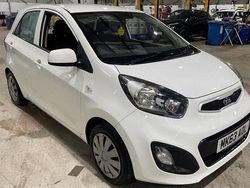 White Used 2013 Kia Picanto Air Hatchback | £4,495 (Fair price)