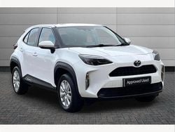 White Used 2022 Toyota Yaris Hybrid SUV | £19,550 (Fair price)