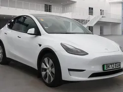 White Used 2022 Tesla Model Y Long Range AWD SUV | £23,499 (Fair price)