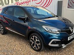 Blue/black Used 2017 Renault Captur Signature SUV | £8,490 (Fair price)