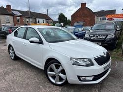White Used 2013 Skoda Octavia SE Hatchback | £4,175 (Fair price)