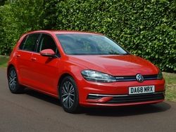 Tornado red Used 2018 VW Golf VII SE Hatchback | £15,499 (Fair price)