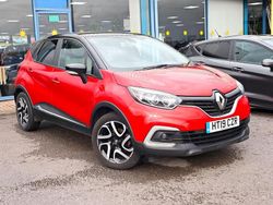 Red/black Used 2019 Renault Captur Iconic SUV | £8,989 (Fair price)