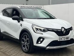 Metallic arctic white Used 2023 Renault Captur Techno SUV | £17,457 (Fair price)