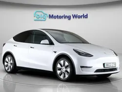 White Used 2022 Tesla Model Y Long Range SUV | £24,500 (Good price)