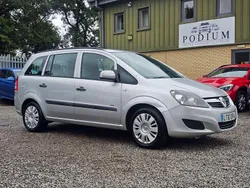 Silver Used 2010 Vauxhall Zafira MPV | £2,490 (Fair price)