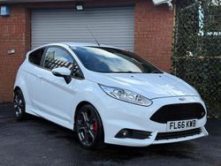White Used 2016 Ford Fiesta ST Hatchback | £9,995 (Expensive)