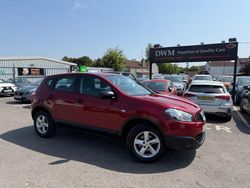Red Used 2013 Nissan Qashqai Visia SUV | £2,590 (Fair price)